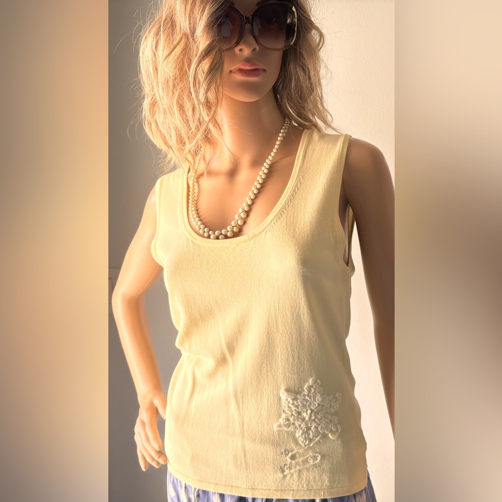 Max Studio Elegant Yellow Sleeveless Top Beautiful Embroidered Details size M